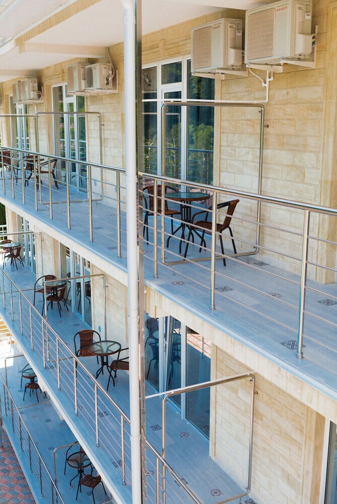 Hotel Revu