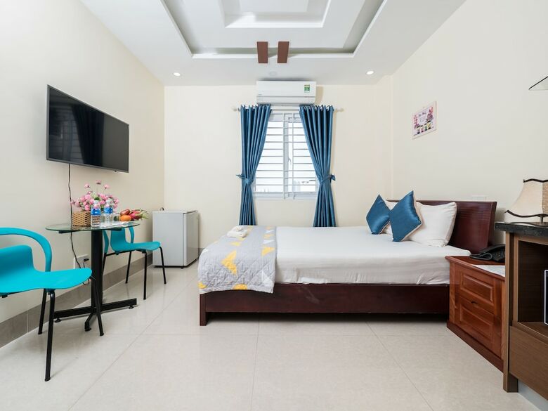 Johnny Hotel