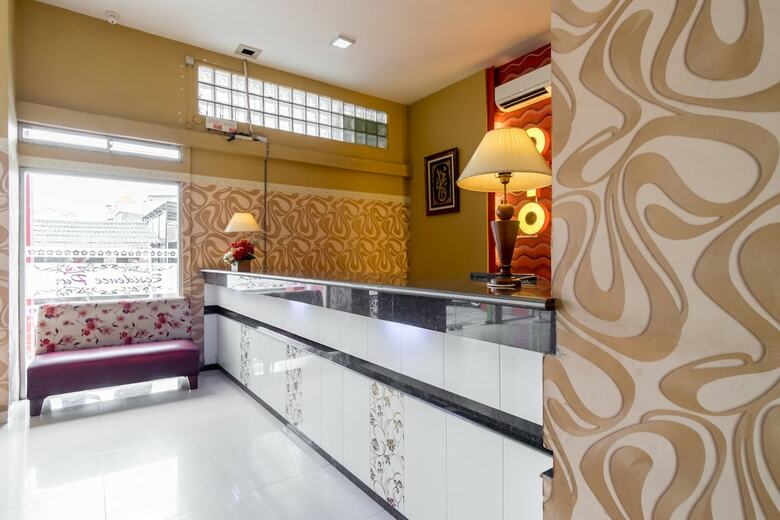 Oyo 615 Residence Puri Hotel Syariah