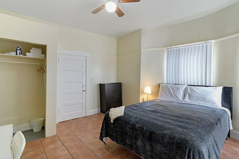 Motel Pads On Pasadena Ave