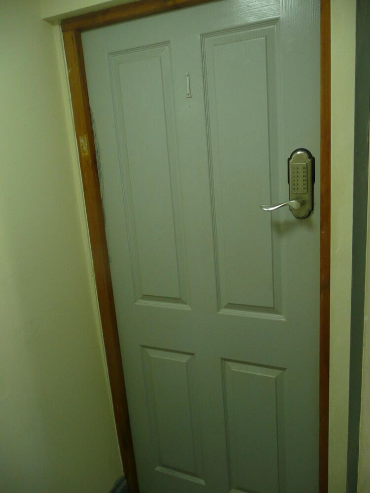 Ark Flats Apartment Tr27 4dy