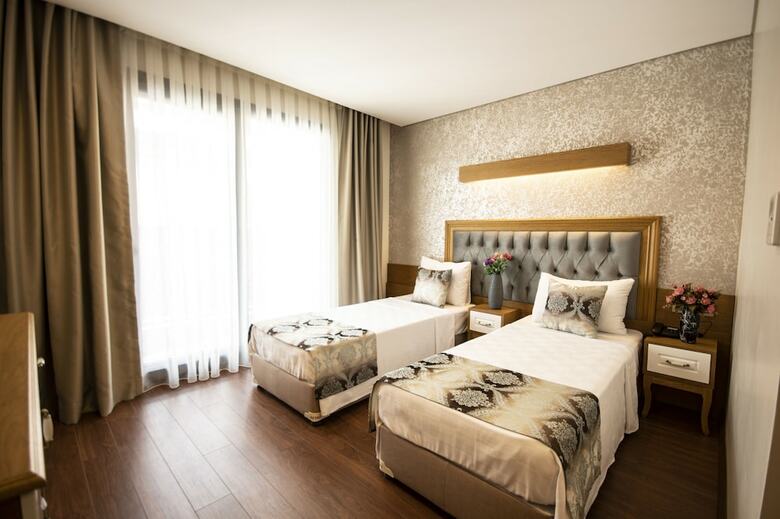 Eliza Hotel