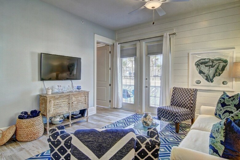 Cinnamon Shore- Blue Lagoon Tc 10102