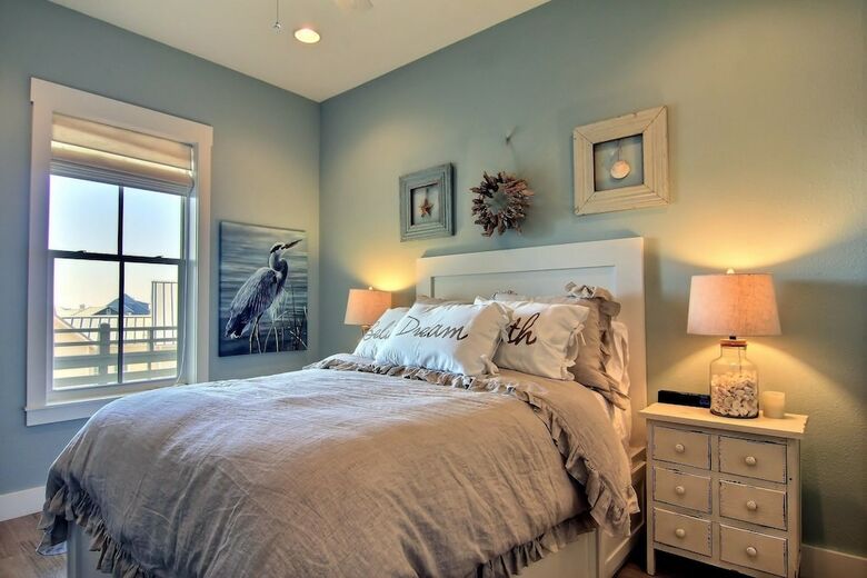 Cinnamon Shore- By The Sea Tc 2303