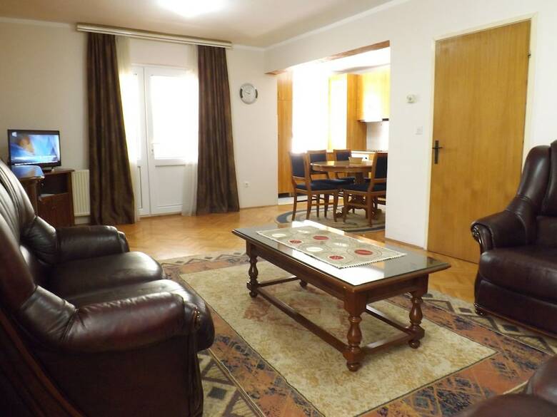 Three Bedroom Apartment With Garden