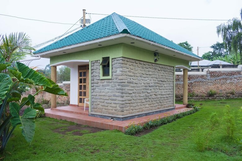 Tooro Fairway Hotel