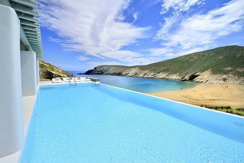 Luxurious 7 Bedroom Villa In Fokos Beach