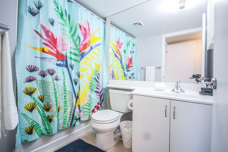 Sarkar Suites - Fort York Blvd