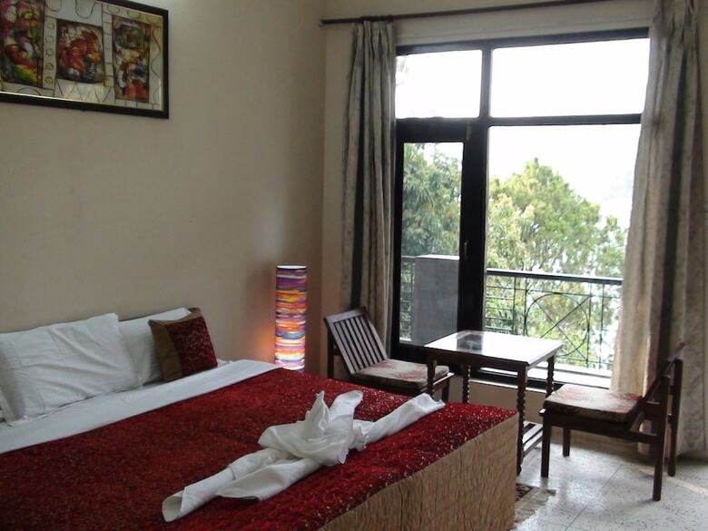 Hotel Lake Retreat Bhimtal