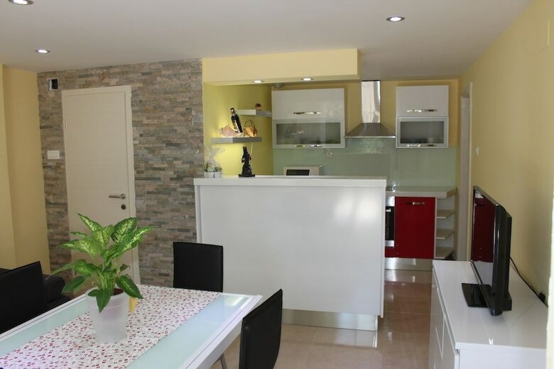 Luxury House With Pool 50m From Sea