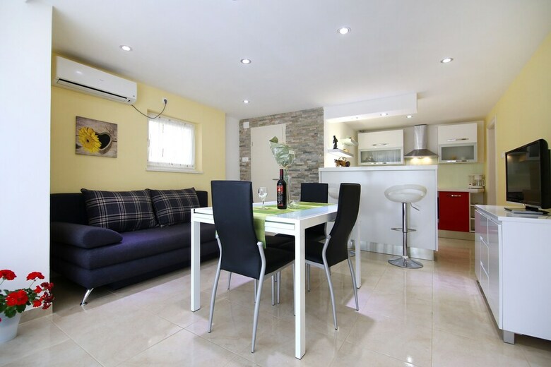 Luxury House With Pool 50m From Sea