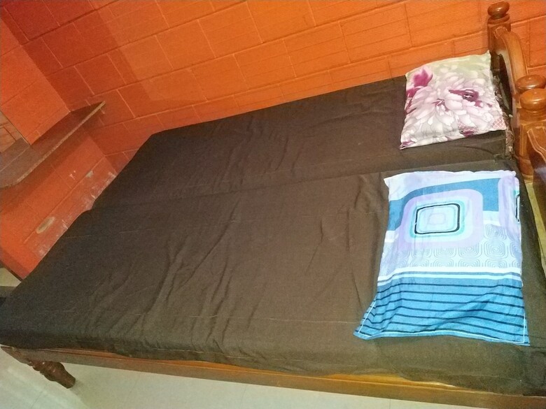 Hotel Iroomz Savitri Guest House