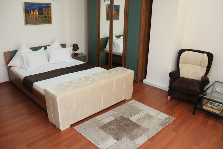 Aparthotel Old City Hotel And Apartments