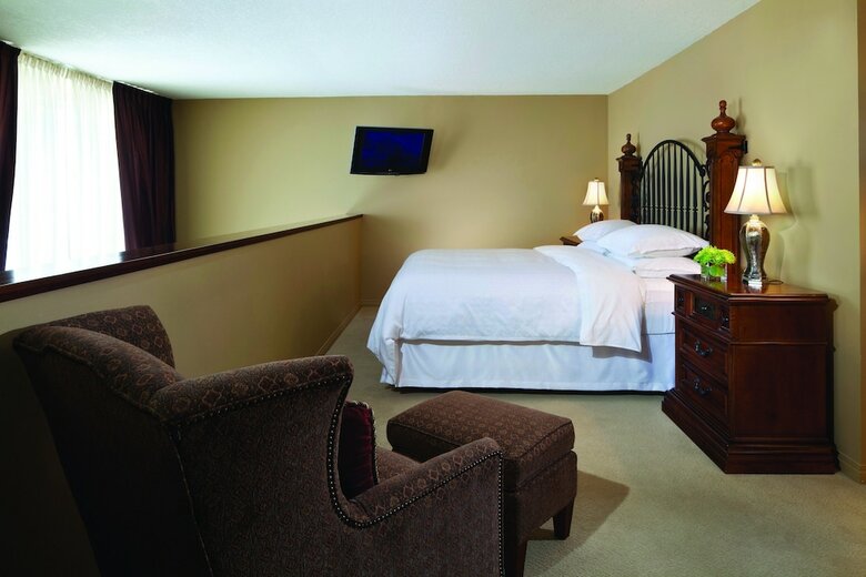Cambridge Red Deer Hotel & Conference
