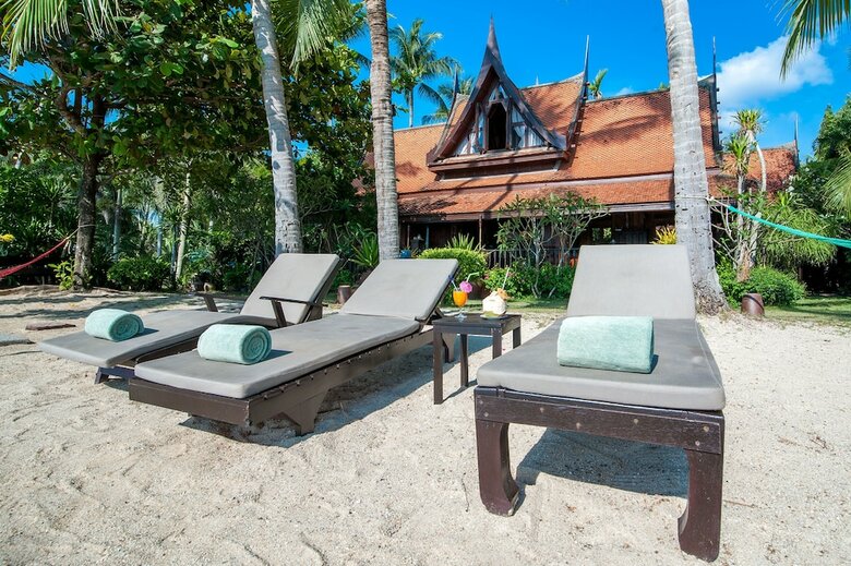 Stylish & Authentic Thai House Right On The Beach!