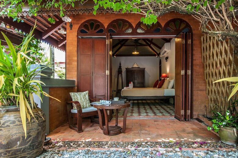 Stylish & Authentic Thai House Right On The Beach!