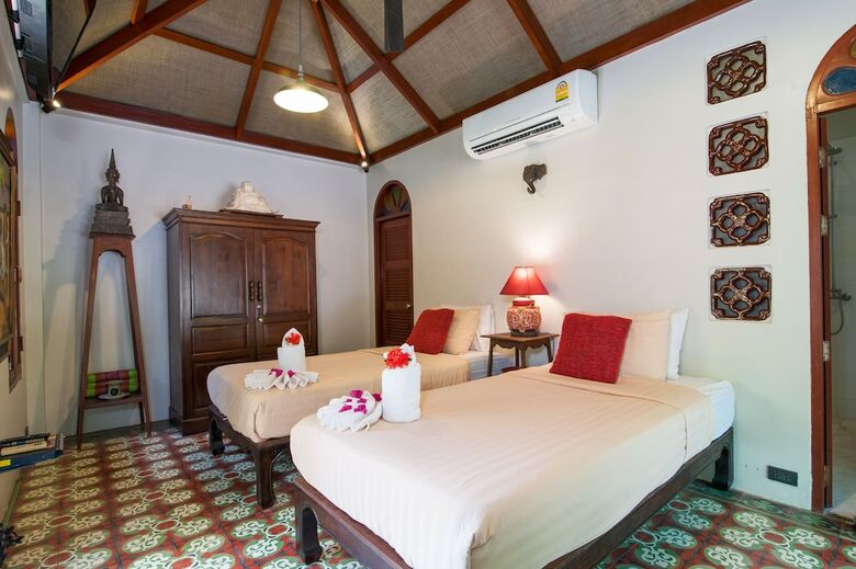 Stylish & Authentic Thai House Right On The Beach!