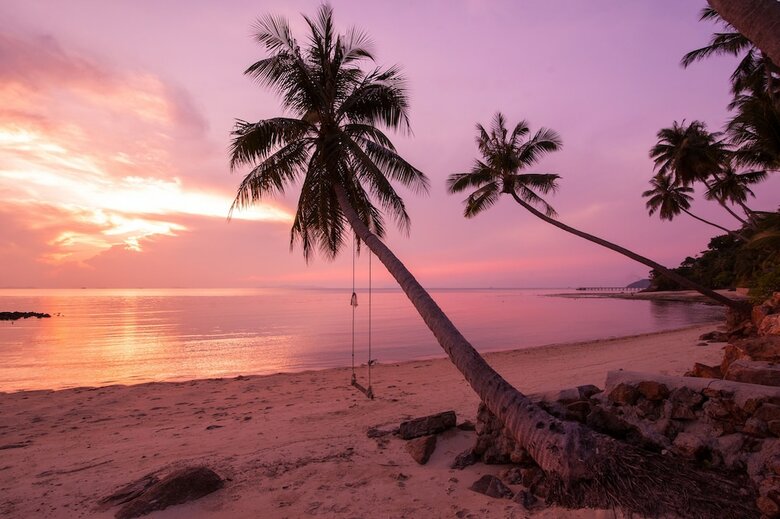 Stylish & Authentic Thai House Right On The Beach!