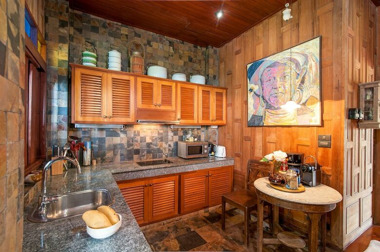 Stylish & Authentic Thai House Right On The Beach!