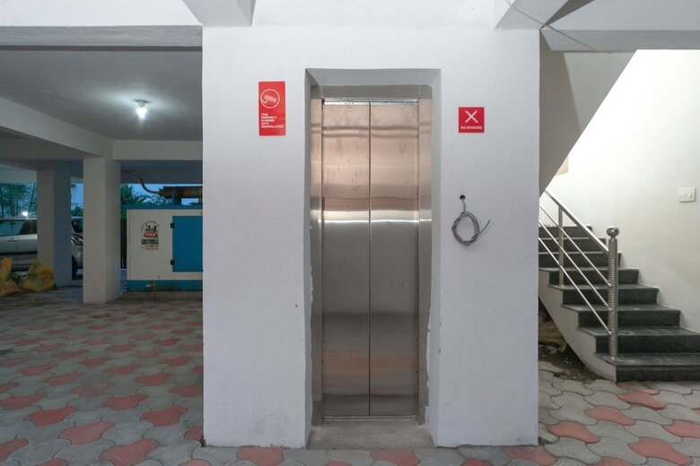Apartamentos Oyo 15702 Thulsi Residency