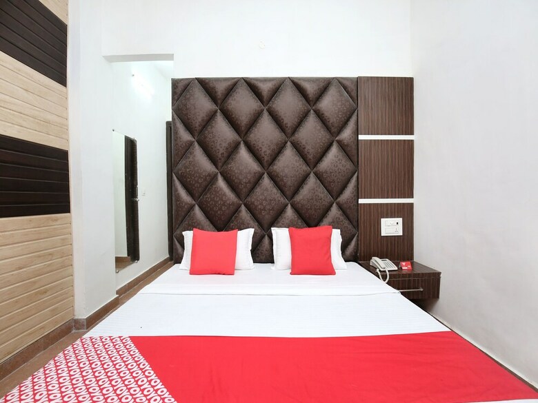 Oyo 15863 Hotel Royal Vij
