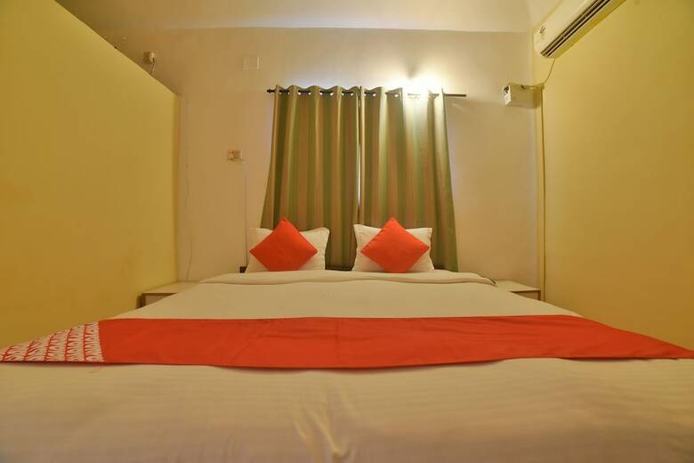 Oyo 30128 Reddy's Hotel