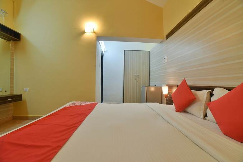 Oyo 30128 Reddy's Hotel