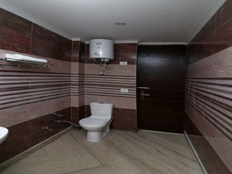 Hotel Oyo 16168 Maira Grand