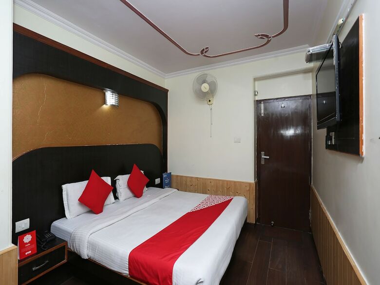 Hotel Oyo 27002 H S R Ram Bazaar