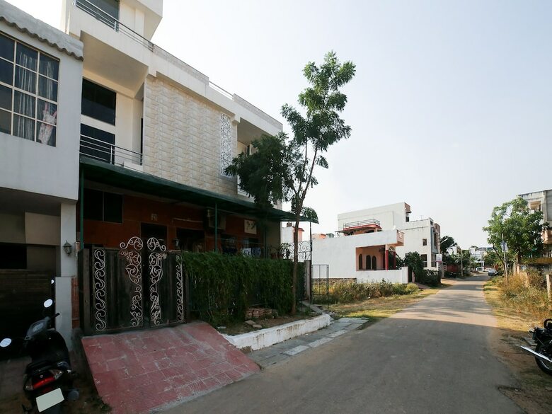 Oyo Home 22635 Modern Villa 3bhk