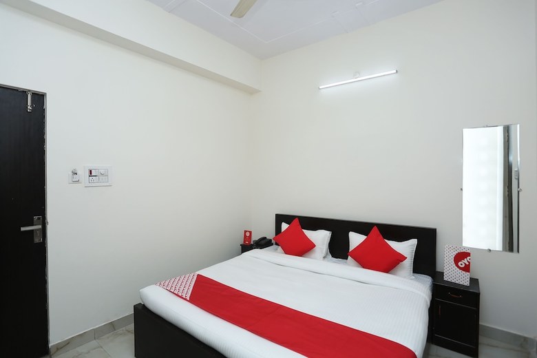 Oyo 16904 Hotel Maharaja Palace