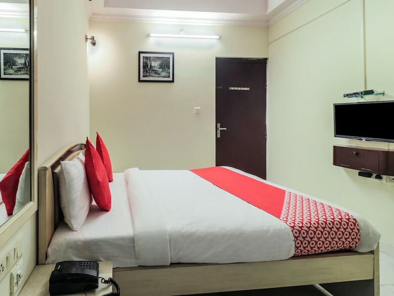 Oyo 783 Om Hotel