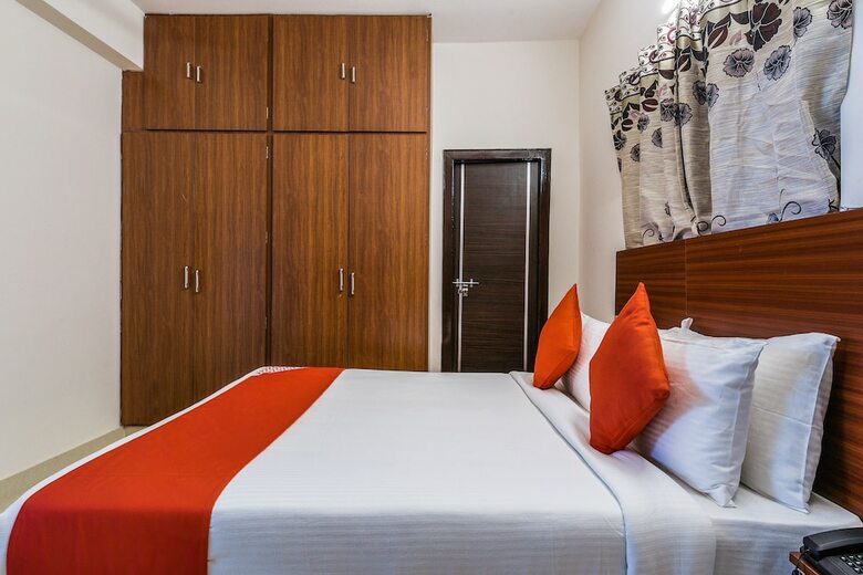 Oyo 16469 Pramukh Hotels