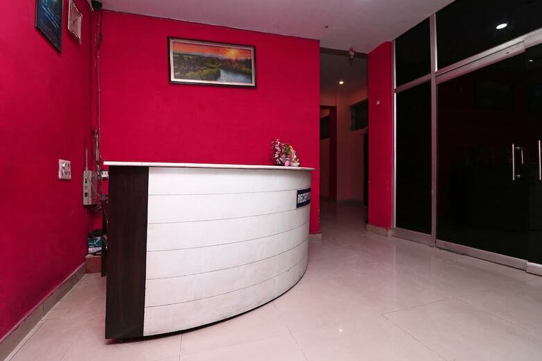 Hotel Oyo 16905 The Rohtak Hyatt