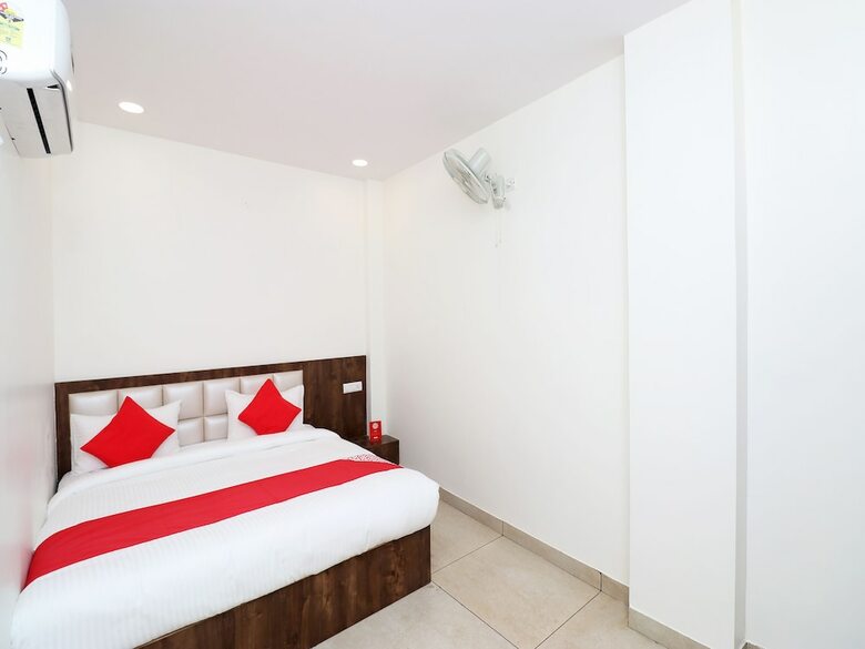Hotel Oyo 28246 Rohtak Residency