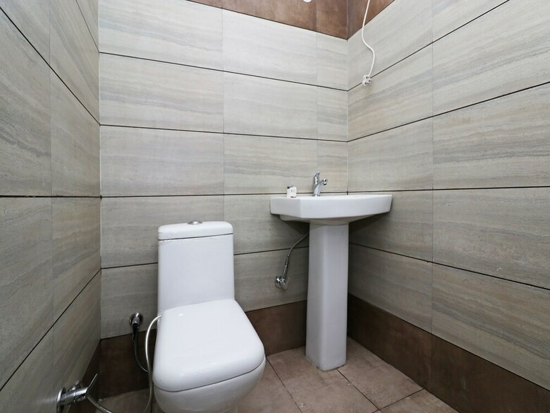 Hotel Oyo 28246 Rohtak Residency