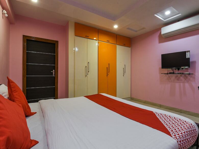 Hotel Oyo 18612 Sree Sai Surya Service Apartment