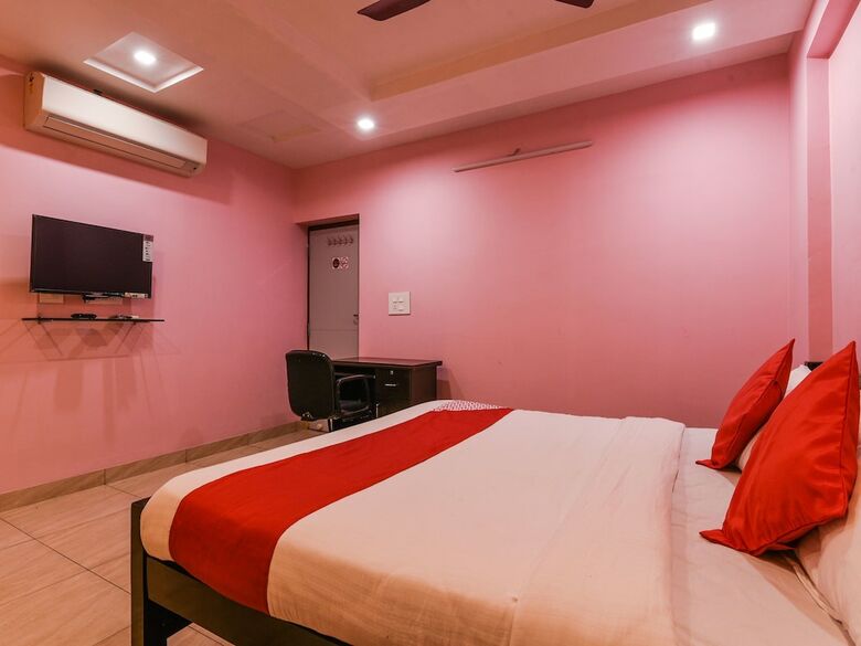 Hotel Oyo 18612 Sree Sai Surya Service Apartment