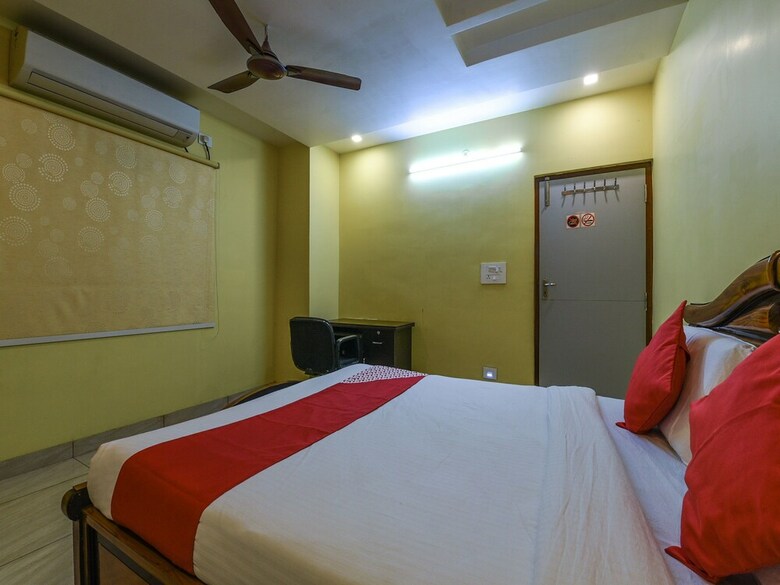 Hotel Oyo 18612 Sree Sai Surya Service Apartment