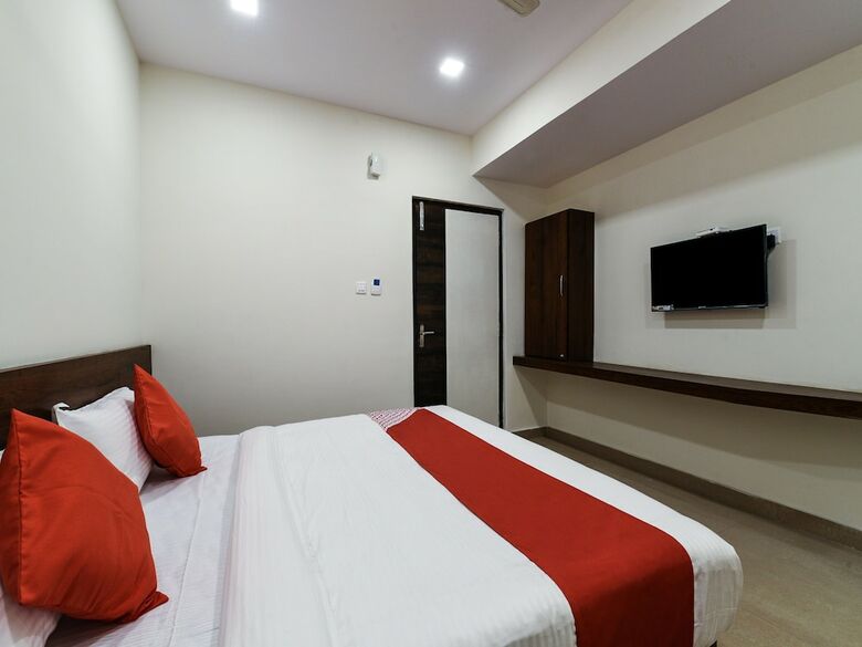 Hotel Oyo 12681 Blue Moon Inn