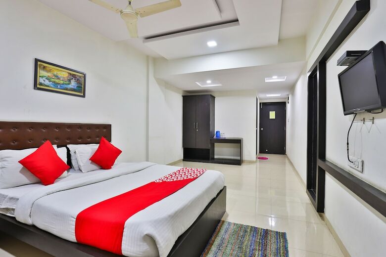 Oyo 24135 Hotel Anand Inn