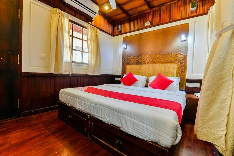Oyo 23210 Khbo Diamond Sharing Houseboat