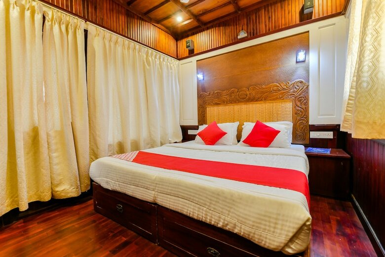 Oyo 23210 Khbo Diamond Sharing Houseboat