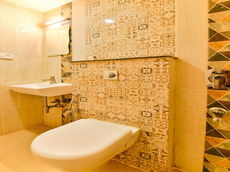 Hotel Oyo 17072 Meridian Regency