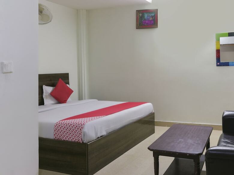 Oyo 4472 Hotel Chandra Deep