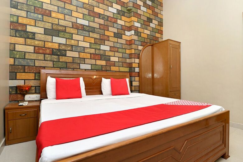 Oyo 24747 Hotel White Spott