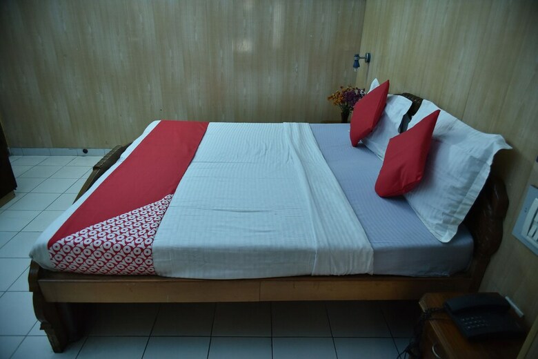 Oyo 24112 Mid City Hotel