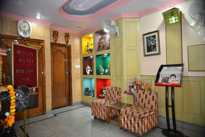 Oyo 24112 Mid City Hotel