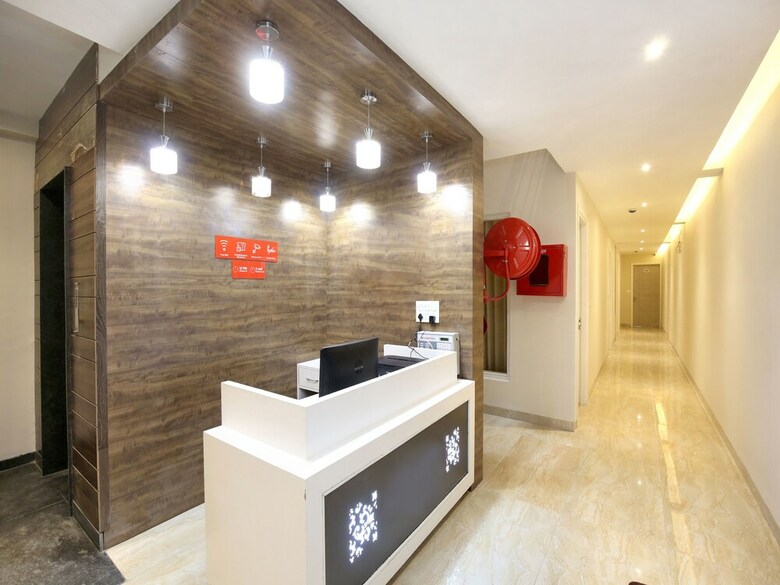 Oyo 17199 Hotel Clg Grand