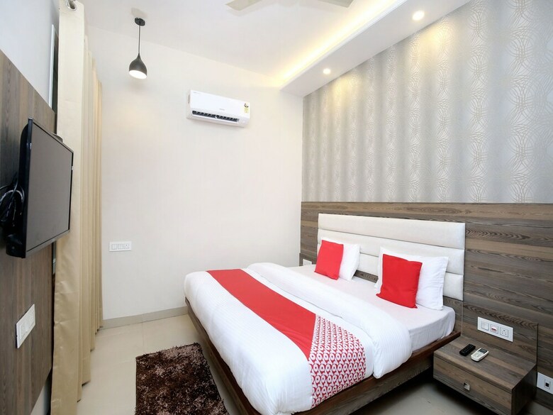 Oyo 17199 Hotel Clg Grand